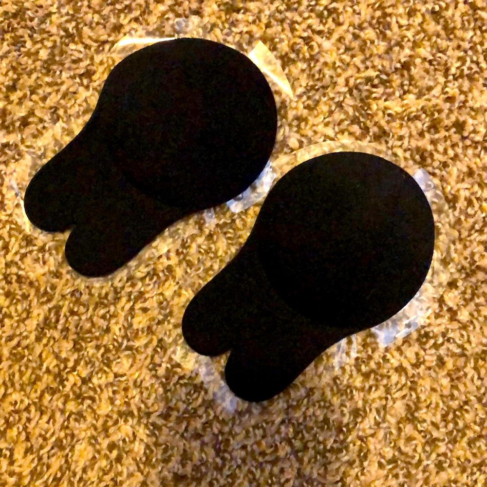Adhesive bra